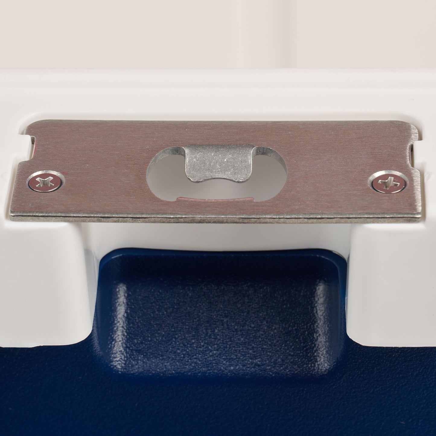 trailmate-75-qt-roller-cooler-b5 00035111-BO.jpg